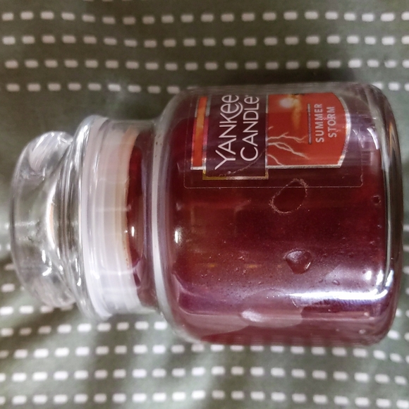 Yankee Candle 3.7 oz Summer Storm Candle new - Picture 4 of 5